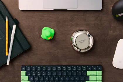 duck-the-halls:-shopify-supply-launched-its-must-have-rubber-duckie-in-time-for-holiday-gifting 