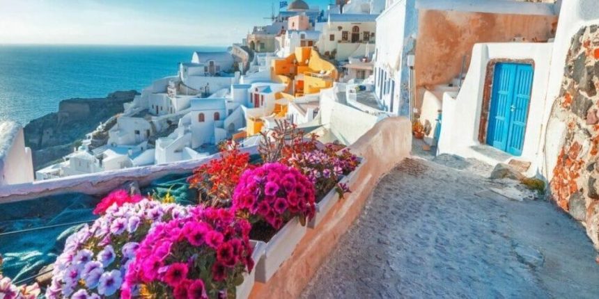 the-most-famous-santorini-tours:-unforgettable-experiences-you-can’t-miss