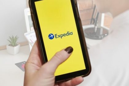 reaching-expedia-customer-service-by-phone  