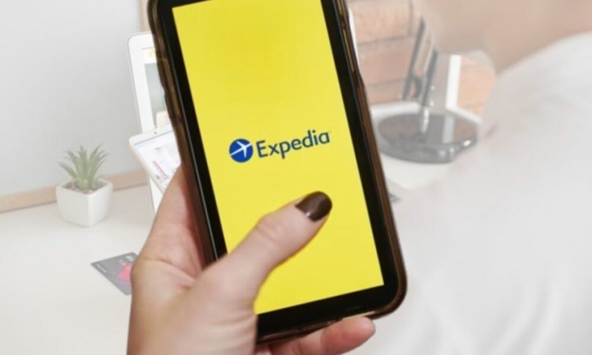 reaching-expedia-customer-service-by-phone  